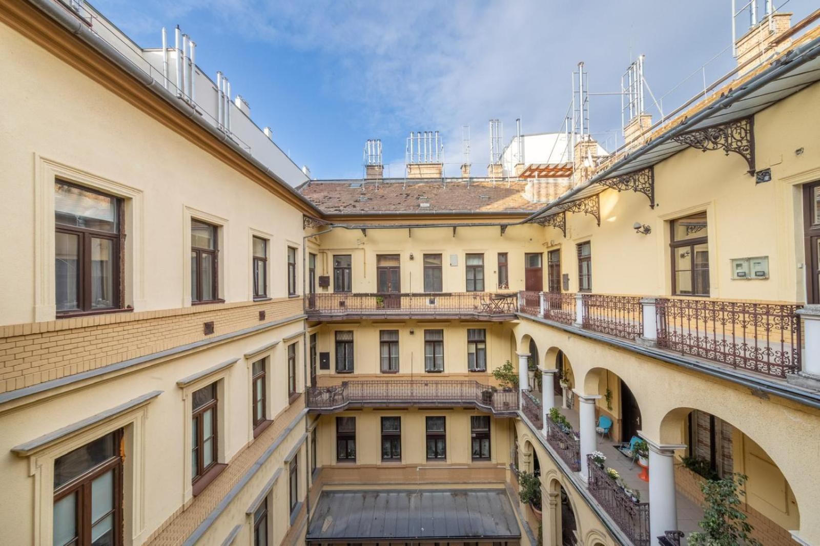 Sass Glamour Apartment Next To St Stephen Basilica S1 Budapest Exterior photo
